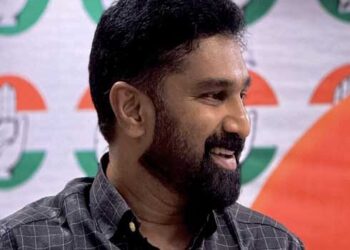 കഴിഞ്ഞ നിയമസഭാ തിരഞ്ഞെടുപ്പിൽ എതിർസ്ഥാനാർഥി വിവി പ്രകാശ് സംഘപരിവാറിന്റെ ആളാരുന്നു, ‘പ്രകാശേട്ടനി’ലെ ഏട്ടൻ മതിയായിരുന്നു അൻവറിന് സംഘിയാക്കാൻ, ഇപ്പോൾ പ്രകാശിന്റെ വീട്ടിൽപ്പോയി കളിച്ച‌ നാടകം ഉളുപ്പില്ലായ്മ- വിമർശിച്ച് ബൽറാം