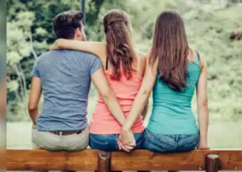 സുഹൃത്തുക്കളായ രണ്ട് യുവതികളെ ഒരേസമയം പ്രണയിച്ച് യുവാവ്, ചതിയറിഞ്ഞതോടെ ഇരുവരും ചോദിക്കാനെത്തിയപ്പോൾ ആക്രമണം!