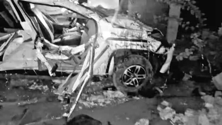 വിവാഹ വീട്ടിലേക്ക് പോയ കാർ മതിലിൽ ഇടിച്ച് കയറി, പ്രതിശ്രുത വരനടക്കം 8 പേർ കൊല്ലപ്പെട്ടു