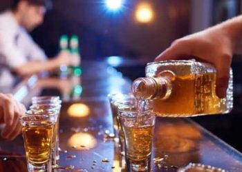 പെർമിഷനെടുത്താൽ ഇനി ഒന്നാം തിയതിയും മദ്യം വിളമ്പാം!! മദ്യം വിളമ്പേണ്ടതുണ്ടെങ്കിൽ ഏഴുദിവസം മുൻപ് 50,000 രൂപയടച്ച് എക്സൈസ് കമ്മിഷണർക്ക് അപേക്ഷ നൽകണം, നിയമം ബാധകം ത്രീസ്റ്റാർമുതൽ മുകളിലേക്കുള്ള ഹോട്ടലുകൾക്ക്…