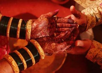 വിവാഹം കഴിഞ്ഞ് വീട്ടിലെത്തിയതേ വധു ഛർദിച്ചു.., ഉടൻ വരന്റെ കൂട്ടുകാർക്കു സംശയം ​ഗർഭമാണോയെന്ന്, കേട്ടപാതി രാത്രി തന്നെ പ്ര​ഗ്നനെൻസി കിറ്റ് വാങ്ങി കൊടുത്ത് പരിശോധിക്കാൻ ആവശ്യപ്പെട്ട് വരൻ… ആവശ്യം കേട്ട് അന്തംവിട്ട വധു ഉടൻ വീട്ടുകാരെ വിളിച്ചുവരുത്തി, പിന്നെ നടന്നത്…