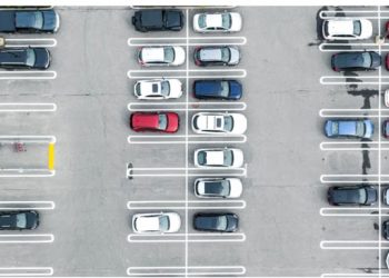51.6 ഡിഗ്രി ചൂട്! 4 കുട്ടികളെ ഒരു മണിക്കൂർ കാറിലിരുത്തി അച്ഛൻ സെക്സ്ഷോപ്പിൽ, കുട്ടികളെ രക്ഷിച്ച് യുഎസ് ഫീനിക്സ് പൊലീസ്