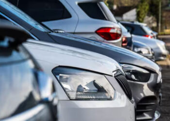 ‘കയ്യിൽ വെള്ളം, കാറിന്റെ ഗ്ലാസ് താഴ്ത്തിയിട്ട നിലയിൽ’, കൊടും ചൂടിൽ നിർത്തിയിട്ട കാറിൽ 9 വയസുകാരിക്ക് ദാരുണാന്ത്യം