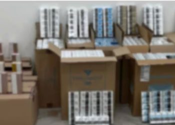 ഫർണിച്ചറുകൾ കയറ്റിയ ട്രക്ക് കണ്ടപ്പോൾ സംശയം, പരിശോധന നടത്തി കസ്റ്റംസ്; പിടികൂടിയത് വലിയ സിഗരറ്റ് ശേഖരം