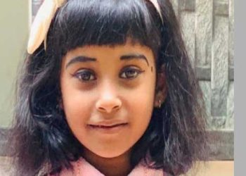 അച്ഛൻ ഓടിച്ച ഓട്ടോറിക്ഷയിൽ അമ്മയുടെ മടിയിലിരുന്ന ആറുവയസുകാരി റോ‍‍‍ഡിലേക്ക് തെറിച്ചു വീണ് ദാരുണാന്ത്യം!! കുഞ്ഞ് തെറിച്ചുവീണത് വാഹനം റോഡിലെ കുഴിയിൽ ചാടിയപ്പോൾ