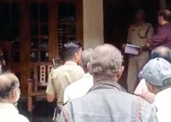 വീട് പുതുക്കിപ്പണിയുവാൻ പോകുകയാണ്, അമ്മ കുറച്ചുദിവസം മകളുടെ വീട്ടിൽ പോയി നിൽക്കണം!! മകന്റെ വാക്കുകേട്ടിറങ്ങിയ 85കാരി പെരുവഴിയിൽ, അമ്മ വരുന്നതറിഞ്ഞ് വനംവകുപ്പ് ഉദ്യോഗസ്ഥനായ മകനും ഭാര്യയും വീടുപൂട്ടി സ്ഥലംവിട്ടു