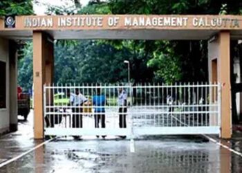 ഐഐഎം ക്യാമ്പസിലെ പീഡന പരാതിയിൽ ട്വിസ്റ്റ്? മകൾ പീഡിപ്പിക്കപ്പെട്ടിട്ടില്ല, പരുക്ക് ഓട്ടോയിൽ നിന്നു വീണ്!! മകൾ പരാതി നൽകിയിട്ടില്ല, പോലീസ് നിർബന്ധിച്ച് പറയിച്ചത്- ഇരയുടെ പിതാവ്, റിമാൻഡിൽ കഴിയുന്ന പ്രതി നിരപരാധി?