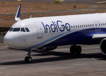 ഒരു എൻജിൻ തകരാറിലായി.., ഇൻഡിഗോ വിമാനം അടിയന്തരമായി നിലത്തിറക്കി… സാങ്കേതിക തകരാർ മാത്രമെന്ന് കമ്പനി