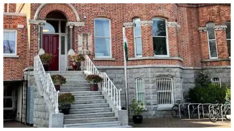 അയര്‍ലന്‍ഡിൽ ഇന്ത്യൻ പൗരനെ അര്‍ധനഗ്നനാക്കി ക്രൂരമായി മര്‍ദിച്ചു; വംശീയ ആക്രമണത്തിൽ പ്രതിഷേധം, അപലപിച്ച് ഇന്ത്യൻ എംബസി