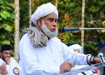 ‘സമുദായങ്ങളുടെ കാര്യങ്ങൾ നോക്കാൻ തന്നെയല്ലേ ഇവിടെ മന്ത്രിസഭ, സമുദായത്തിന്റെ വോട്ട് വാങ്ങിയെന്നു ഓർമ്മ വേണം, മദ്രസ പ്രവർത്തനത്തിന് വേറെ സമയം എങ്ങനെയാ കണ്ടെത്തേണ്ടത്? ഉറങ്ങുന്ന സമയത്താണോ മദ്രസ പ്രവർത്തിക്കേണ്ടത്?- ജിഫ്രി തങ്ങൾ