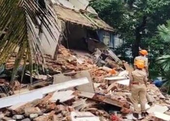 കോട്ടയം മെഡിക്കൽ കോളേജ് ആശുപത്രിയിലെ കെട്ടിടം തകർന്നു, തകർന്നത് 14-ാം വാർ‍ഡിന്റെ ഒരു ഭാഗം, ഒരു കുട്ടിയെ രക്ഷപ്പെടുത്തി