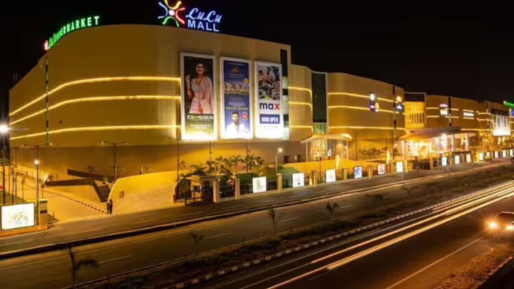 ലുലു മാളിൽ ഷോറൂം തുറക്കാൻ ഒരു സര്‍ക്കാര്‍ സ്ഥാപനം; കേരള ചരിത്രത്തിൽ ആദ്യം, മന്ത്രി പി രാജീവ് ഉദ്ഘാടനം ചെയ്യും