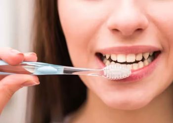 വായയുടെ ശുചിത്വവും ഹൃദയാഘാതവും തമ്മിലുള്ള ബന്ധം ? വിദ​ഗ്ധർ പറയുന്നു