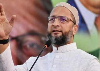 “ബംഗ്ലാദേശികളുടെയും റോഹിംഗ്യകളുടെയും സാന്നിധ്യത്തെക്കുറിച്ച് കേന്ദ്രത്തിനു കൃത്യമായി അറിയാം, പക്ഷെ നാലു തീവ്രവാദികൾ നുഴഞ്ഞുകയറിയത് അറിഞ്ഞില്ലേ? പ്രതികാരം ചെയ്യുമെന്ന് പറഞ്ഞാൽ പോരാ, അവരെ പിടികൂടുംവരെ ഓപ്പറേഷൻ സിന്ദൂർ തുടരണം”