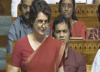 താങ്കൾക്ക് പാക്കിസ്ഥാനുമായി ബന്ധമുണ്ടോ? അഖിലേഷ് യാദവിനോട് ക്ഷോഭിച്ച് അമിത് ഷാ!! സർക്കാരിന്റെ അവകാശ വാദം കശ്മീർ ഭീകരമുക്തം, പിന്നെ എങ്ങനെ പഹൽ​ഗാമിൽ 26 പേർ കൊല്ലപ്പെട്ടു- രൂക്ഷ വിമർശനവുമായി പ്രിയങ്ക ഗാന്ധി എംപി