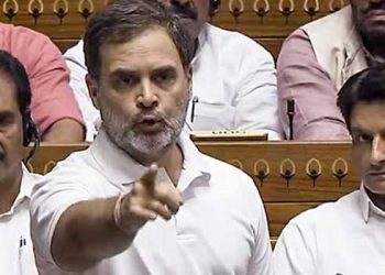 ശത്രു മുട്ടുമടക്കിയപ്പോൾ എന്തിന് ഓപ്പറേഷൻ സിന്ദൂർ നിർത്തി? നമ്മൾ എപ്പോൾ മുതലാണ് പാക്കിസ്ഥാനെ അനുസരിക്കാൻ തുടങ്ങിയത്? രാഹുൽ ​ഗാന്ധി