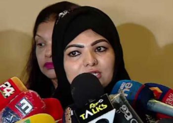 പർദ്ദയിട്ട് സാന്ദ്രാ തോമസിന്റെ എൻട്രി!! ഞാൻ കൊടുത്ത കേസിലെ പ്രതികളാണ് ഇവിടെയുള്ളത്, ഇവിടെ വരാൻ എന്തുകൊണ്ടും ഇതാണ് ഈ വസ്ത്രമാണ് ബെസ്റ്റ്, തുറിച്ചുനോട്ടം ഒഴിവാക്കാം… പ്രൊഡ്യൂസേഴ്‍സ് അസോസിയേഷൻ തെരഞ്ഞെടുപ്പിൽ മത്സരിക്കും