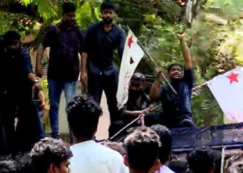 സമരക്കാർക്കു നേരെ  ജലപീരങ്കി പ്രയോ​ഗിച്ചത് 5 തവണ, ചീറ്റിക്കാൻ വെള്ളമില്ല!!  ഇനി ​ഗ്രനേഡ് പോലീസിന്റെ മുന്നറിയിപ്പ്