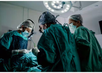 കാമുകനെ വീട്ടിലേക്ക് വിളിച്ച് വരുത്തി, സ്വകാര്യ ഭാഗം മുറിച്ചുമാറ്റി കാമുകി