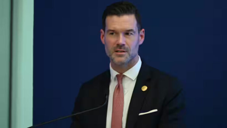 16കാരനായ മകൻ തീവ്ര വലതുപക്ഷ ഗ്രൂപ്പുകളുമായി ബന്ധമുണ്ടെന്ന് സ്വീഡൻ കുടിയേറ്റകാര്യ മന്ത്രി, രാജി വയ്ക്കണമെന്ന് പ്രതിപക്ഷം