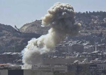 സിറിയൻ പ്രതിരോധ മന്ത്രാലയ ആസ്ഥാനത്ത് ഇസ്രയേൽ വ്യോമാക്രമണം- അഞ്ചു മരണം, ആക്രമണം സർക്കാർ സേനയ്ക്കെതിരെ പോരാടുന്ന ഡ്രൂസിനെ പിന്തുണയ്ക്കാൻ, സിറിയൻ ടാങ്കുകളെ ഉന്നമിട്ടും വ്യോമാക്രമണം