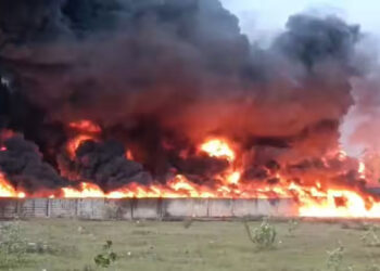 ഡീസലുമായി പോവുകയായിരുന്ന ഗുഡ്സ് ട്രെയിനിന് തീപിടിച്ച് വൻ അപകടം; റെയിൽവെ ഗതാഗതം താറുമാറായി, സംഭവം തമിഴ്നാട്ടിലെ തിരുവള്ളൂരിൽ