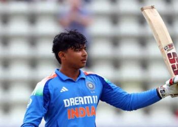  റെക്കോഡുകൾ പഴങ്കഥയാക്കി വീണ്ടും സൂര്യവംശി!! അണ്ടർ 19 ഏകദിന ചരിത്രത്തിലെ ഏറ്റവും വേ​ഗമേറിയ സെഞ്ച്വറി 52 ബോളിൽ 100, 78 പന്തുകളിൽ 143 റൺസ്