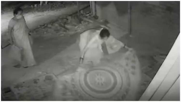 കുടുംബാം​ഗങ്ങൾ വൃദ്ധ മാതാവിനെ വഴിയിലുപേക്ഷിച്ചു; പൊലീസ് ആശുപത്രിയിൽ എത്തിച്ചെങ്കിലും മരിച്ചു