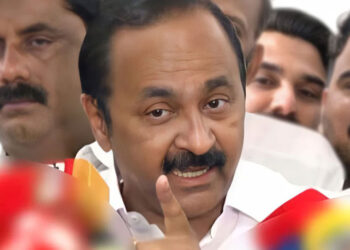 പ്രതിപക്ഷ നേതാവിന്റെ ഭീഷണി; നെഞ്ചിടിപ്പോടെ പാർട്ടി ക്യാമ്പുകൾ