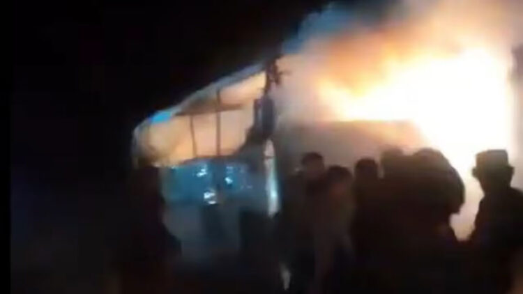 വൻ അപകടം: നിയന്ത്രണം വിട്ട ബസ് ട്രക്കിലും ബൈക്കിലും ഇടിച്ചു; 50ലധികം പേർക്ക് അഫ്ഗാനിൽ ദാരുണാന്ത്യം