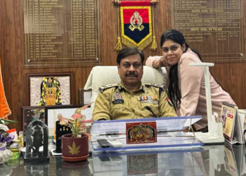 100% പ്രൊഫഷണൽ, കോൺസ്റ്റബിളിനെ പിരിച്ചുവിട്ട അച്ഛന്റെ ഉത്തരവ് റദ്ദാക്കിപ്പിച്ച് അഭിഭാഷകയായ മകൾ, കൈയടി!