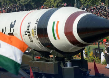 അഗ്നി 5 മിസൈൽ വിജയകരമായി പരീക്ഷിച്ച് ഇന്ത്യ; ദൂരപരിധി 5000 കിലോമീറ്റർ വരെ