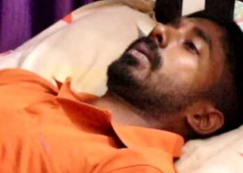 ബാറ്ററി വിറ്റോ… വീട്ടിൽ ഭക്ഷണത്തിന് മുന്നിലിരിക്കുമ്പോൾ ചോദ്യവുമായി പോലീസുകാർ, മോഷ്ടിച്ചതല്ലെന്നു പറഞ്ഞി‌ട്ടും കേട്ടില്ല!! ഭാര്യയ്ക്കും കുഞ്ഞിനും മുന്നിലിട്ട് മർദനം, ജീപ്പിൽ വച്ച് ഒരാൾ രണ്ടു കൈയും കൂട്ടിപ്പിടിച്ചു, മറ്റൊരാൾ മുട്ടുകൊണ്ട് പുറത്ത് പലവട്ടം ഇടിച്ചു, യുവാവിന്റെ പരാതി