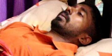 ബാറ്ററി വിറ്റോ… വീട്ടിൽ ഭക്ഷണത്തിന് മുന്നിലിരിക്കുമ്പോൾ ചോദ്യവുമായി പോലീസുകാർ, മോഷ്ടിച്ചതല്ലെന്നു പറഞ്ഞി‌ട്ടും കേട്ടില്ല!! ഭാര്യയ്ക്കും കുഞ്ഞിനും മുന്നിലിട്ട് മർദനം, ജീപ്പിൽ വച്ച് ഒരാൾ രണ്ടു കൈയും കൂട്ടിപ്പിടിച്ചു, മറ്റൊരാൾ മുട്ടുകൊണ്ട് പുറത്ത് പലവട്ടം ഇടിച്ചു, യുവാവിന്റെ പരാതി