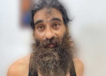 ആദ്യം ചിലർ സുഹൃത്തുക്കളോട് മോശമായി പെരുമാറിയെന്നാരോപിച്ച് പോലീസിൽ പരാതി, പിന്നാലെ എതിർകക്ഷികളെ വീട്ടിൽ വിളിച്ചുവരുത്തി കൊല്ലാൻ ശ്രമം, പ്രതിക്കു വേണ്ടി വീടിന്റെ മുക്കുംമൂലയും വരെ പോലീസ് അരിച്ചു പെറുക്കി, ഒടുവിൽ പൊക്കിയത് അടുക്കളയുടെ മുകൾ ഭാഗത്തെ രഹസ്യ അറയിൽ നിന്ന്