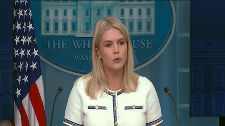 ഇന്ത്യയ്ക്ക് അധിക തീരുവ ചുമത്തിയത് റഷ്യയെ സമ്മർദത്തിലാക്കാനെന്ന് വൈറ്റ് ഹൗസ്; ‘ട്രംപിന്റെ ലക്ഷ്യം യുദ്ധം അവസാനിപ്പിക്കൽ’