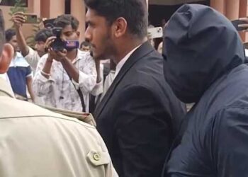 പ്രശസ്തിക്കായി നുണകളുടെ കൂമ്പാരം സൃഷ്‌ടിച്ച മുഖംമൂടിക്കാരനും 80 കാരിയും ഒരു സംസ്ഥാനത്തെ മുൾമുനയിൽ നിർത്തിയത് ദിവസങ്ങളോളം!! പീഡന കൊലപാതകം സത്യമാക്കാൻ തലയോട്ടിയും അസ്ഥി കഷ്ണങ്ങളും, ഇല്ലാത്ത മകളുടെ മിസിം​ഗ് കേസ്, ചിന്നയ്യയെ കുരുക്കിയത് മൊഴിയിലെ വൈരുധ്യവും തെളിവുകളിലെ വൈരുദ്ധ്യവും