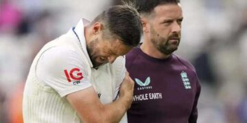 ബെൻ സ്റ്റോക്സിന്റെ ആ വാദം നാവിൽ ​ഗുളികൻ കയറിയപ്പോൾ!! പരുക്ക് കളിയുടെ ഭാഗം പകരക്കാരെ അനുവദിക്കരുതെന്ന ഇം​ഗ്ലീഷ് ക്യാപ്റ്റന്റെ മറുപടി തിരിച്ചടിക്കുന്നു, തോളിനു പരുക്കേറ്റ ക്രിസ് വോക്സ് പുറത്ത്