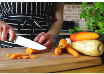 കട്ടിങ് ബോർഡ് വാങ്ങുമ്പോൾ നിർബന്ധമായും അറിഞ്ഞിരിക്കേണ്ട 4 കാര്യങ്ങൾ