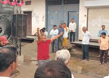 “ഞാൻ മരിക്കുമ്പോൾ കരച്ചിലോ, നിശ്ശബ്ദതയോ വേണ്ട, ആഘോഷം മാത്രം മതി!! നീ എന്റെ ശവഘോഷയാത്രയിൽ ഡ്രമ്മിന്റെ താളത്തിനനുസരിച്ച് നൃത്തംചെയ്ത് പാട്ടുപാടി യാത്രയാക്കണം, ദുഃഖത്തോടെയല്ല, സന്തോഷത്തോടെ”… കണ്ണീരോടെ നൃത്തം ചെയ്ത് പ്രിയ സുഹൃത്തിനു യാത്രാമൊഴി- വീഡിയോ