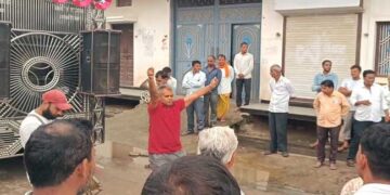 “ഞാൻ മരിക്കുമ്പോൾ കരച്ചിലോ, നിശ്ശബ്ദതയോ വേണ്ട, ആഘോഷം മാത്രം മതി!! നീ എന്റെ ശവഘോഷയാത്രയിൽ ഡ്രമ്മിന്റെ താളത്തിനനുസരിച്ച് നൃത്തംചെയ്ത് പാട്ടുപാടി യാത്രയാക്കണം, ദുഃഖത്തോടെയല്ല, സന്തോഷത്തോടെ”… കണ്ണീരോടെ നൃത്തം ചെയ്ത് പ്രിയ സുഹൃത്തിനു യാത്രാമൊഴി- വീഡിയോ