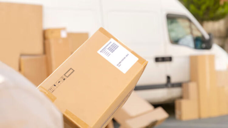 ‘വൺ സൈഡ് പ്രണയം’, യുവതി വിവാഹിതയായി, നവവരന് ഒരു സമ്മാനം കൊടുത്തു, സ്പീക്കറിന് അസാധാരണ ഭാരം, സംശയത്തിൽ രക്ഷ