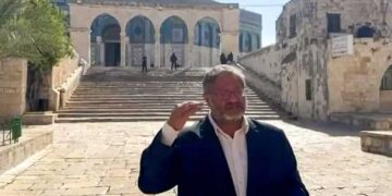 ജൂതന്മാർക്കു വരാം, പ്രാർഥന പാടില്ല!! ആരാധനാ വിലക്കുള്ള അൽ അഖ്സ പള്ളിയിൽ പ്രാർഥന നടത്തി ഇസ്രയേൽ മന്ത്രി!! പിന്നാലെ ​ഗാസ പിടിച്ചടക്കുമെന്ന് വെല്ലുവിളി, പലസ്തീൻകാർ ഇവിടം വിടണമെന്ന് നിർദേശം, മന്ത്രിയുടെ പ്രവർത്തിക്കെതിരെ പ്രതിഷേധവുമായി ജോർദാൻ, സൗദി- രം​ഗത്ത്