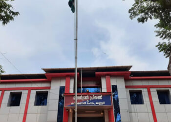 സെല്ലിന്റെ ഭിത്തിയിൽ ഒളിപ്പിച്ച നിലയില്, കണ്ണൂര് സെന്ട്രല് ജയിലില് നിന്നും മൊബൈല് ഫോണ് പിടികൂടി