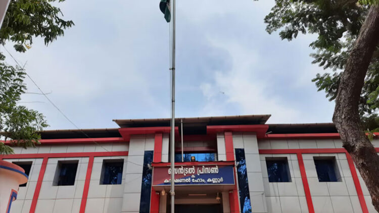 സെല്ലിന്റെ ഭിത്തിയിൽ ഒളിപ്പിച്ച നിലയില്, കണ്ണൂര് സെന്ട്രല് ജയിലില് നിന്നും മൊബൈല് ഫോണ് പിടികൂടി