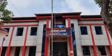 കണ്ണൂർ‍ ജയിലിനുള്ളിലെ തടവുകാർക്കുള്ള ഫോൺ, ബീഡി, പുകയില എന്നിവ വലിച്ചെറിഞ്ഞുകൊടുത്തു!! ഒരാൾ പിടിയിൽ, പൊതി വലിച്ചെറിഞ്ഞ് കൊടുത്തത് ജയിൽ പരിസരത്ത് കടന്ന്