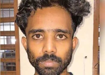 പോലീസ് സ്റ്റേഷനു പുറത്ത് സ്കൂട്ടറുമായി ഭാര്യ, മയക്കുമരുന്ന് കേസ് പ്രതിയായ യുവാവ് പോലീസിന്റെ കണ്ണുവെട്ടിച്ച് ഇറങ്ങിയോടി!! സംഭവം പിറ്റ് എൻഡിപിഎസ് പ്രകാരം കരുതൽ തടങ്കലിലാക്കാൻ സ്റ്റേഷനിൽ കൊണ്ടുവന്നപ്പോൾ