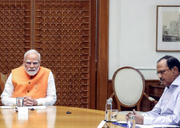 അമേരിക്ക ഉടക്കിയിട്ടും മൈൻഡ് ആക്കാതെ ഇന്ത്യ, ബന്ധം മെച്ചപ്പെടുത്താൻ അജിത് ഡോവൽ റഷ്യയിലേക്ക്