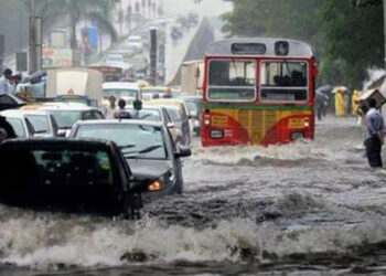 അടുത്ത 48 മണിക്കൂർ നിർണായകം, മഴ നിർത്താതെ പെയ്യുന്നു, മുംബൈ വെള്ളത്തിൽ; പ്രളയഭീതിയിൽ മഹാരാഷ്ട്ര