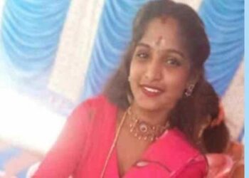 കണ്ണൂരിൽ പട്ടാപ്പകൽ വീട്ടിൽ നിന്ന് 30 പവനും അഞ്ച് ലക്ഷം രൂപയും കവർന്ന സംഭവത്തിൽ വൻ ട്വിസ്റ്റ്, മകന്റെ ഭാര്യ കര്‍ണാടകയിലെ ലോഡ്ജില്‍ ക്രൂരമായി കൊല്ലപ്പെട്ടനിലയില്‍, കൊലപാതകത്തിൽയുവതിയുടെ ആൺ സുഹൃത്ത് കസ്റ്റഡിയിൽ?